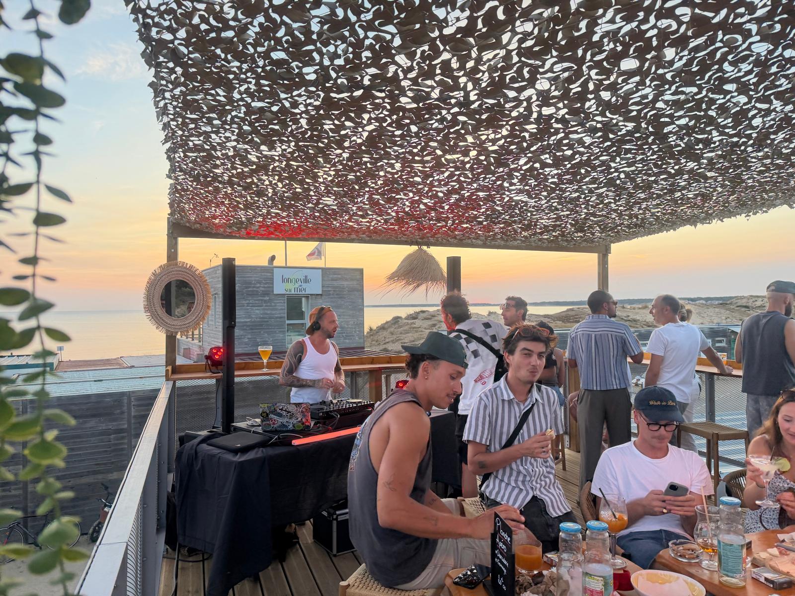 DJ set sur la terrasse face à l'océan et cabane Longeville-sur-Mer